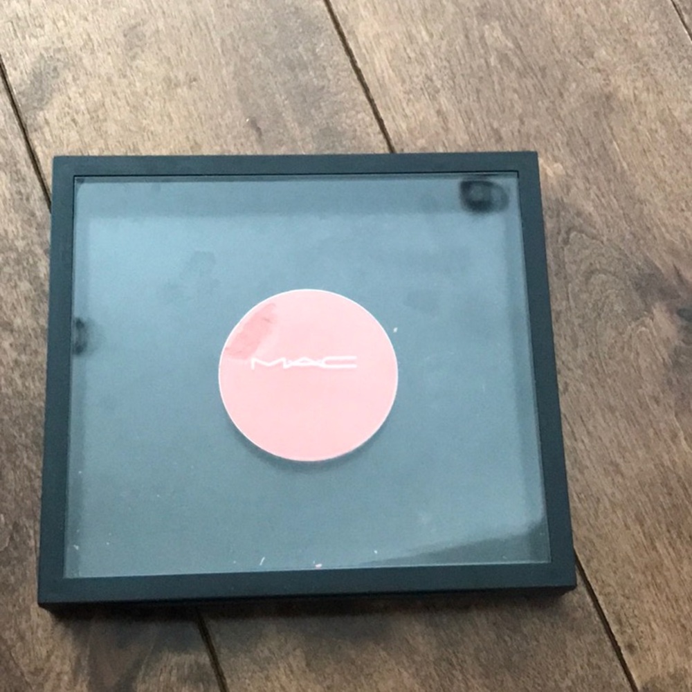 Mac Blush- Peaches